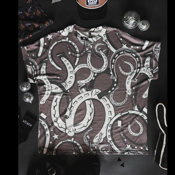 2 Fly Co. (Crazy Train)  NWT Boutique Western Horse shoe Knit Top S-3x - Picture 3 of 4